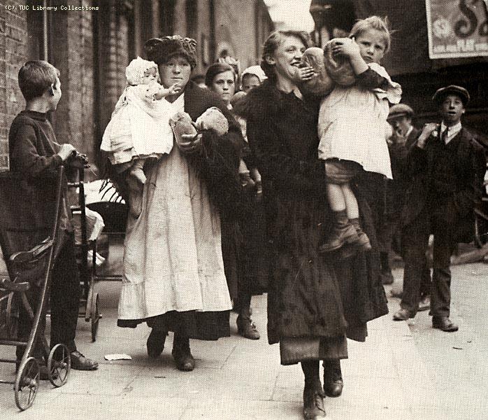 Women with bread, Poplar Rate Strike, 1921